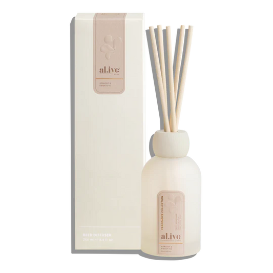 A cosy Reed Diffuser blending luscious apricot jam and ripe fig with aromatic sage and vanilla. Creates an enduring gourmand warmth that welcomes you home.