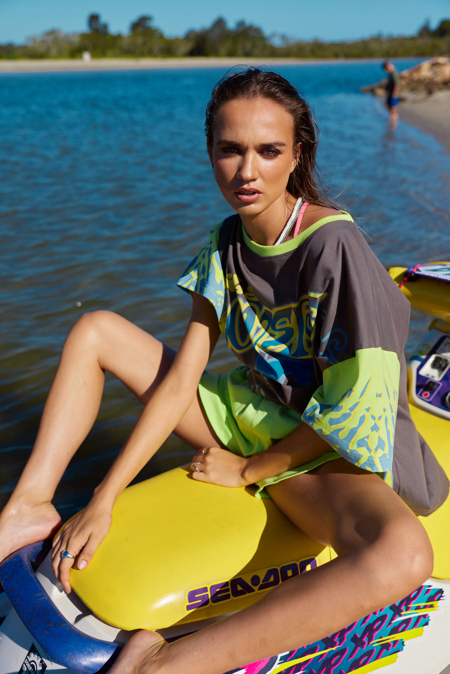Moto tee energy on holiday.

Born from salt water and sun glare, the Wave Racer Tee is cut in our signature oversized fit and made from soft 100% cotton, bringing sun-bleached colour hits and 90s nostalgia into an easy, throw-on piece with main character energy.