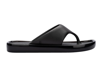 Melissa's flip-flop designs are the epitome of elevating a humble shoe into a unique wardrobe piece. Our new star is the Melissa Float thong - this effortlessly elegant and comfortable shoe is sure to become your new best friend. The cushioned EVA insole and perfect style make it the ideal choice for any everyday look.