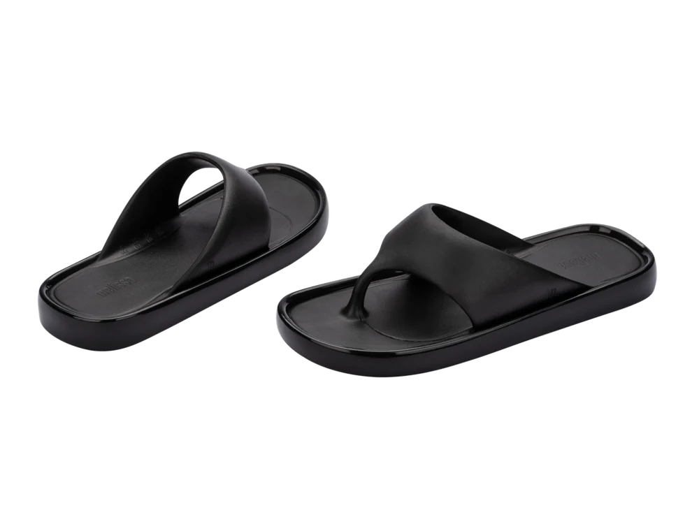 Melissa's flip-flop designs are the epitome of elevating a humble shoe into a unique wardrobe piece. Our new star is the Melissa Float thong - this effortlessly elegant and comfortable shoe is sure to become your new best friend. The cushioned EVA insole and perfect style make it the ideal choice for any everyday look.