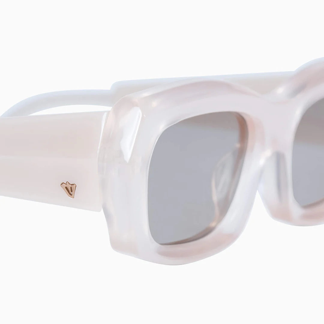Featuring a thick front-face and deep bevelled details, the Holycity is made from handcrafted Japanese acetate. With a tapered temple for comfort, these sunglasses are suited to both men and women looking for an on-trend design.
