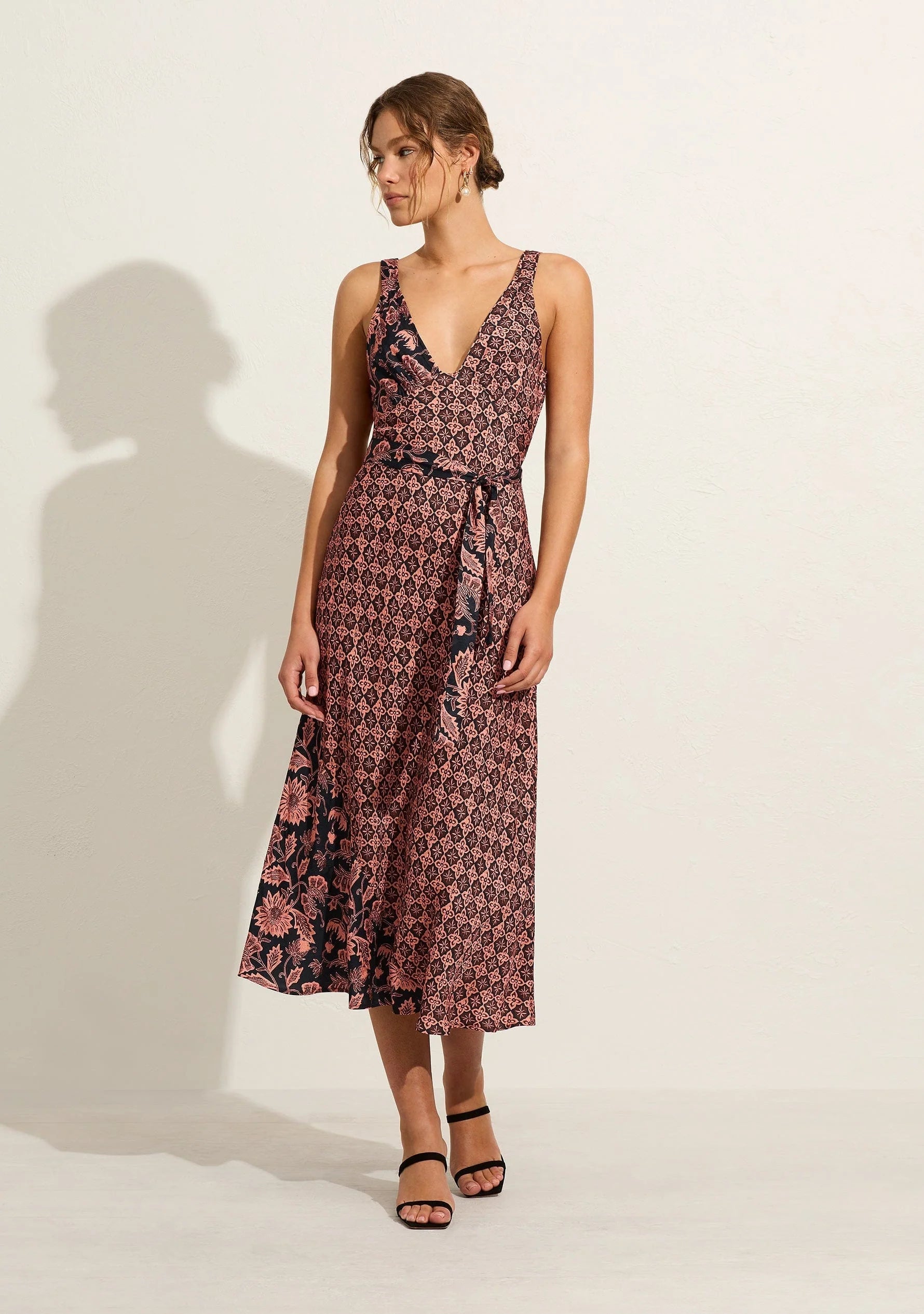 The Mason Midi Dress in contrasting chintz prints makes event dressing effortless. It features a V neckline, softly gathered bust, waist tie for a personalized fit, and a flattering bias-cut silhouette in floral satin finish jacquard with a silky touch.