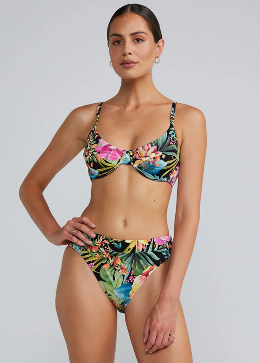 Sitting high on the waist to enhance your natural curves and providing a moderate coverage, the Lush Trop Tropics High Cut Band Bottom is a refined and classic shape.