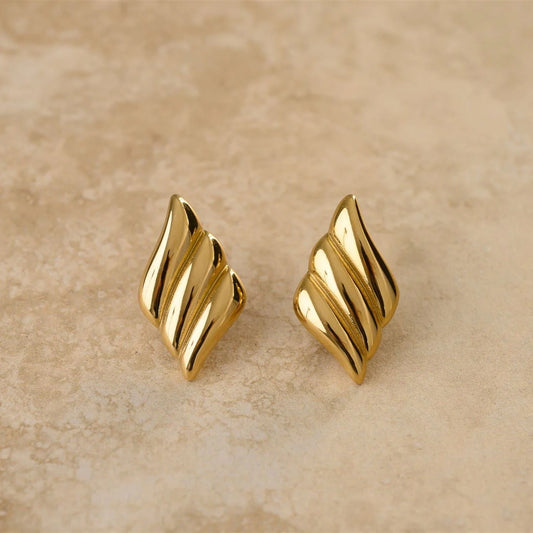 Unleash the storm with these diamond-shaped button earrings. Add some sophistication to your outfit and let your inner spark shine through.&nbsp;

18Kt Gold Plated
Shell Shaped/Drop Earrings
Lead, Nickel &amp; Tarnish Free
Hypoallergenic
Measures 3.7cm in length &amp; 2cm in width
Weighs 12g