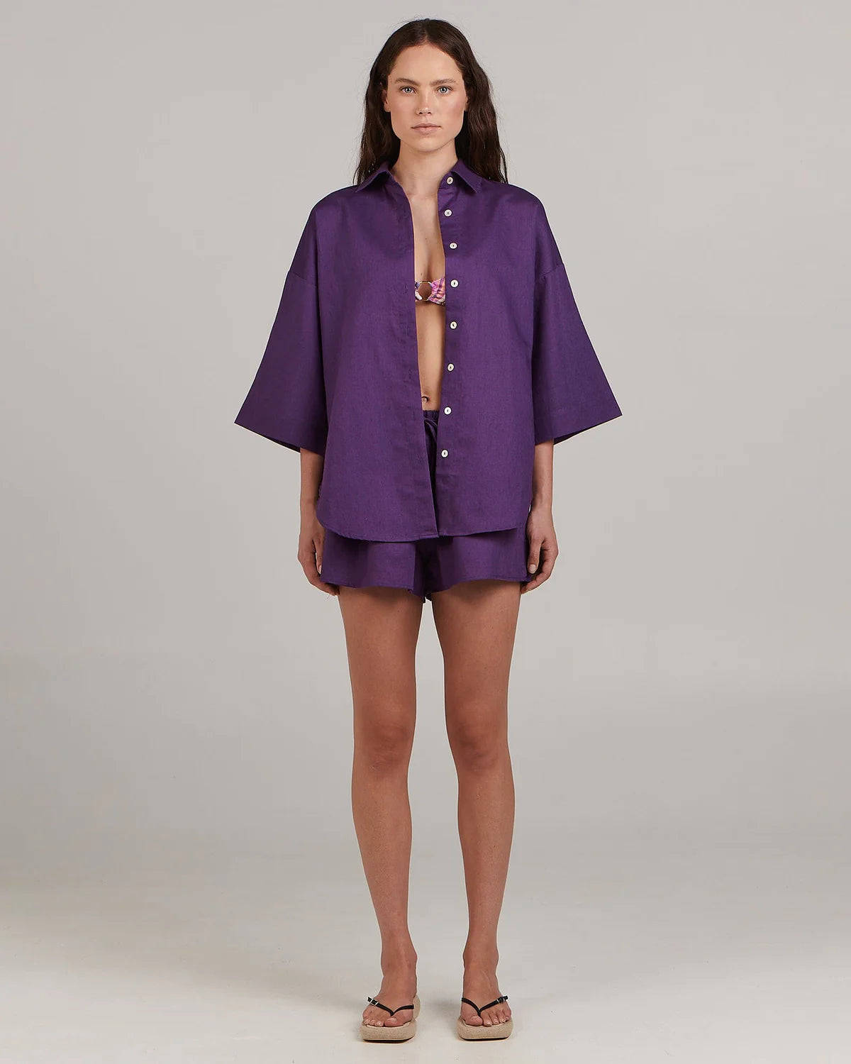 In a relaxed fit and saturated purple hue, this linen-blend short is all comfort and style. Wear with the coordinating Harlow shirt for weekend hangs.