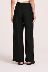 The Amani Tailored Linen pant in black is made from a premium linen which has been washed for a smooth, soft hand feel. The silhouette is a classic tailored fit with a high waist, wide legs and length finishing full length. Features include a functioning fly front, pin stitch on front leg and side seam pockets. 