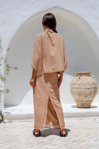 Get ready for an exclusive JATEA border print&nbsp;Helinski in breath-taking hues of butter, chocolate, dusty peach, and pale pink! This unique design is beautifully showcased on a 100% rayon fabric, featuring a striking chocolate and pink border print that will definitely turn heads