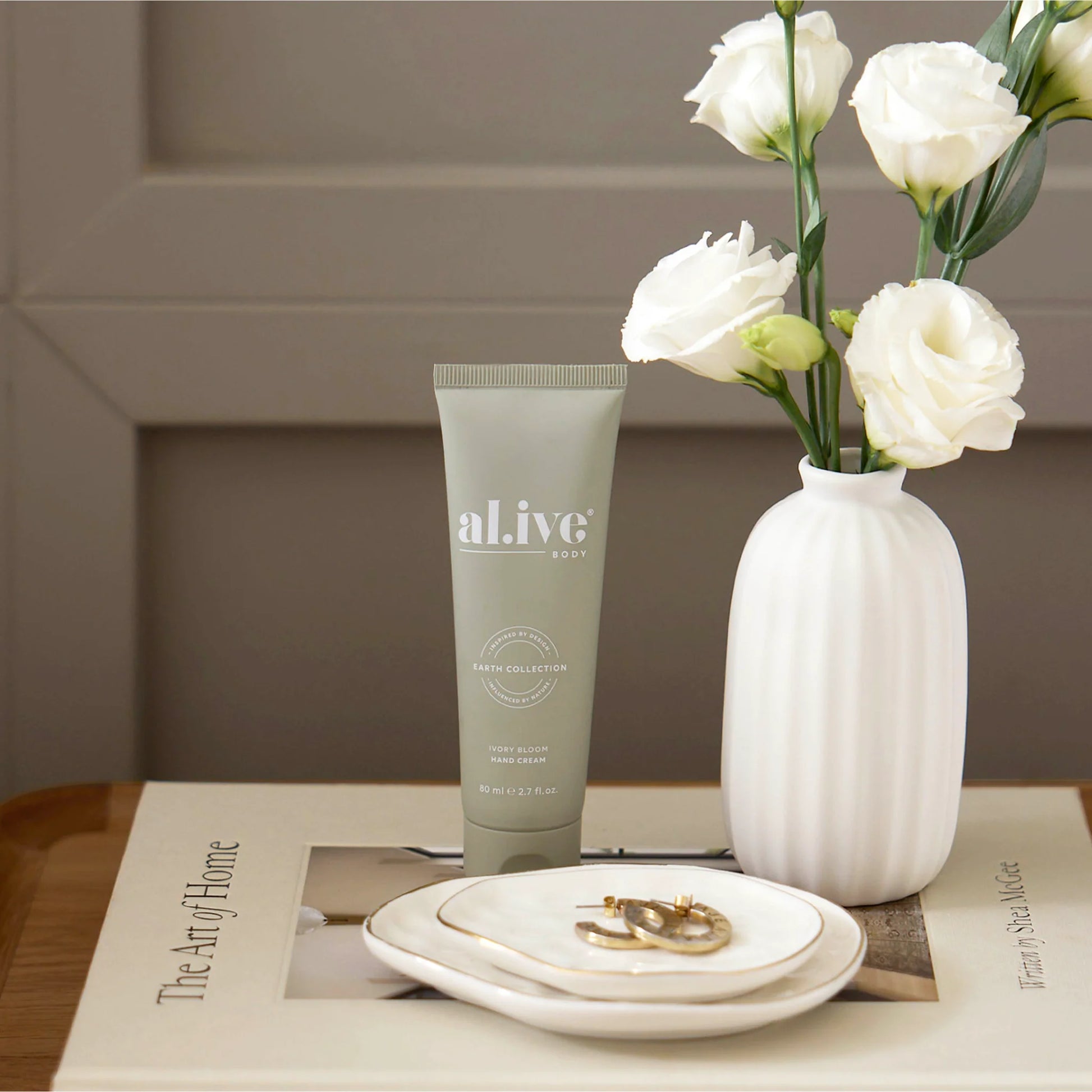 A nourishing 80ml Hand Cream enriched with magnolia and jasmine leaf extracts to help hydrate and soften hands. Featuring our limited edition Ivory Bloom scent, inspired by soft white florals.