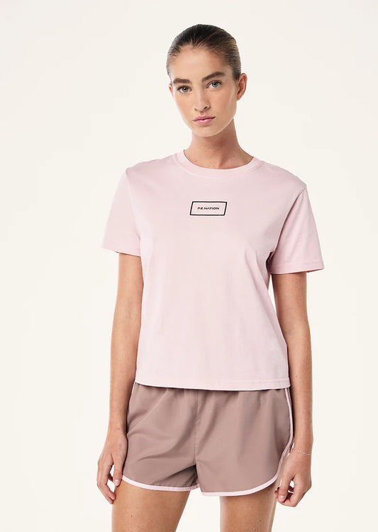 The Kite Tee in Chalk Pink comes as part of our FUTURE MODERN Collection. Made from a heavy weight cotton jersey, this slim fit tee features a centre front seasonal graphic. Style this tee on-the-move with track shorts or a Preview Legging for all day wearing comfort.