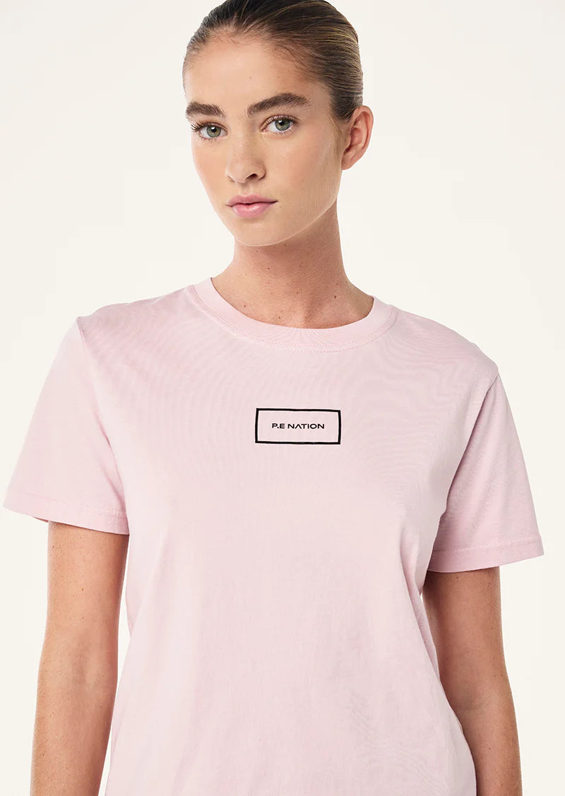The Kite Tee in Chalk Pink comes as part of our FUTURE MODERN Collection. Made from a heavy weight cotton jersey, this slim fit tee features a centre front seasonal graphic. Style this tee on-the-move with track shorts or a Preview Legging for all day wearing comfort.