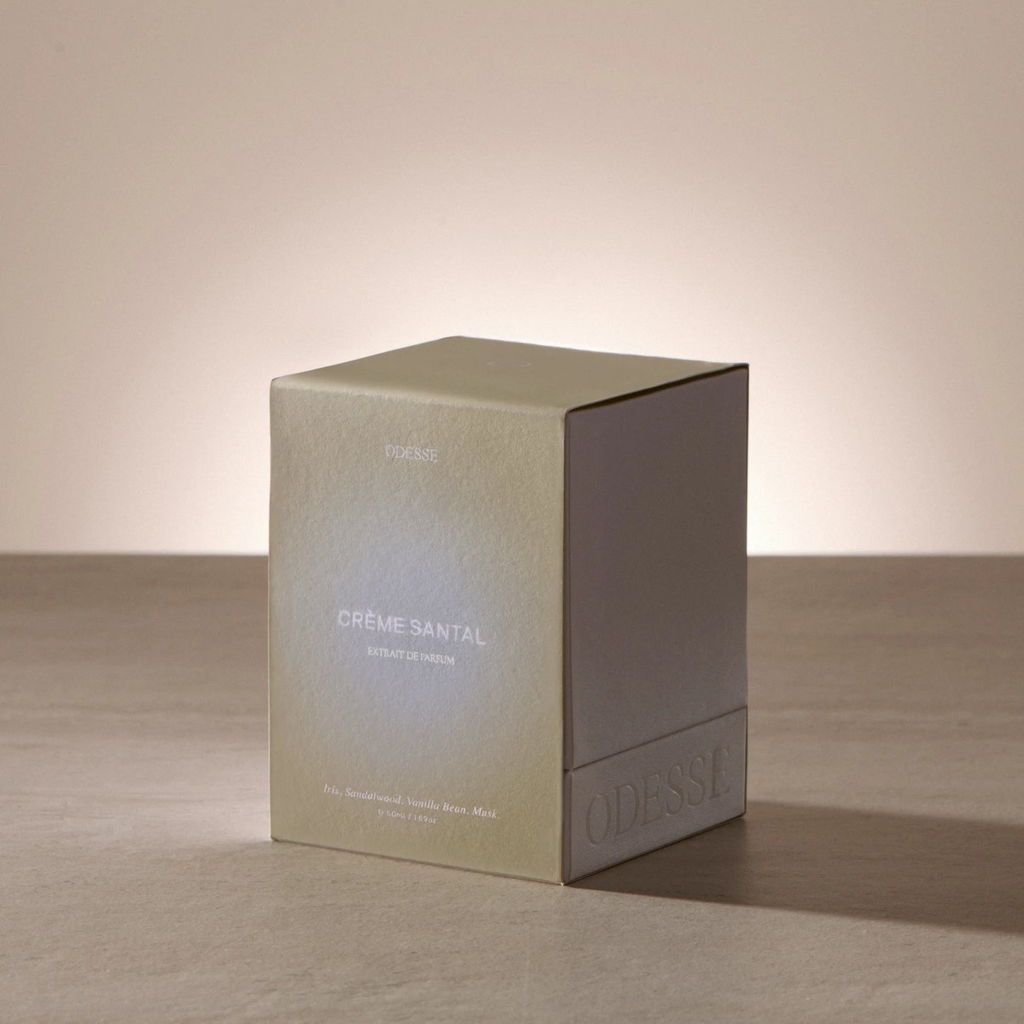 Smooth, creamy and oh-so-chic, Crème Santal is where soft florals meet warm woods and vanilla. With powdery iris, rich sandalwood and a touch of musk, she’s sophisticated, subtle and made for everyday luxury.
