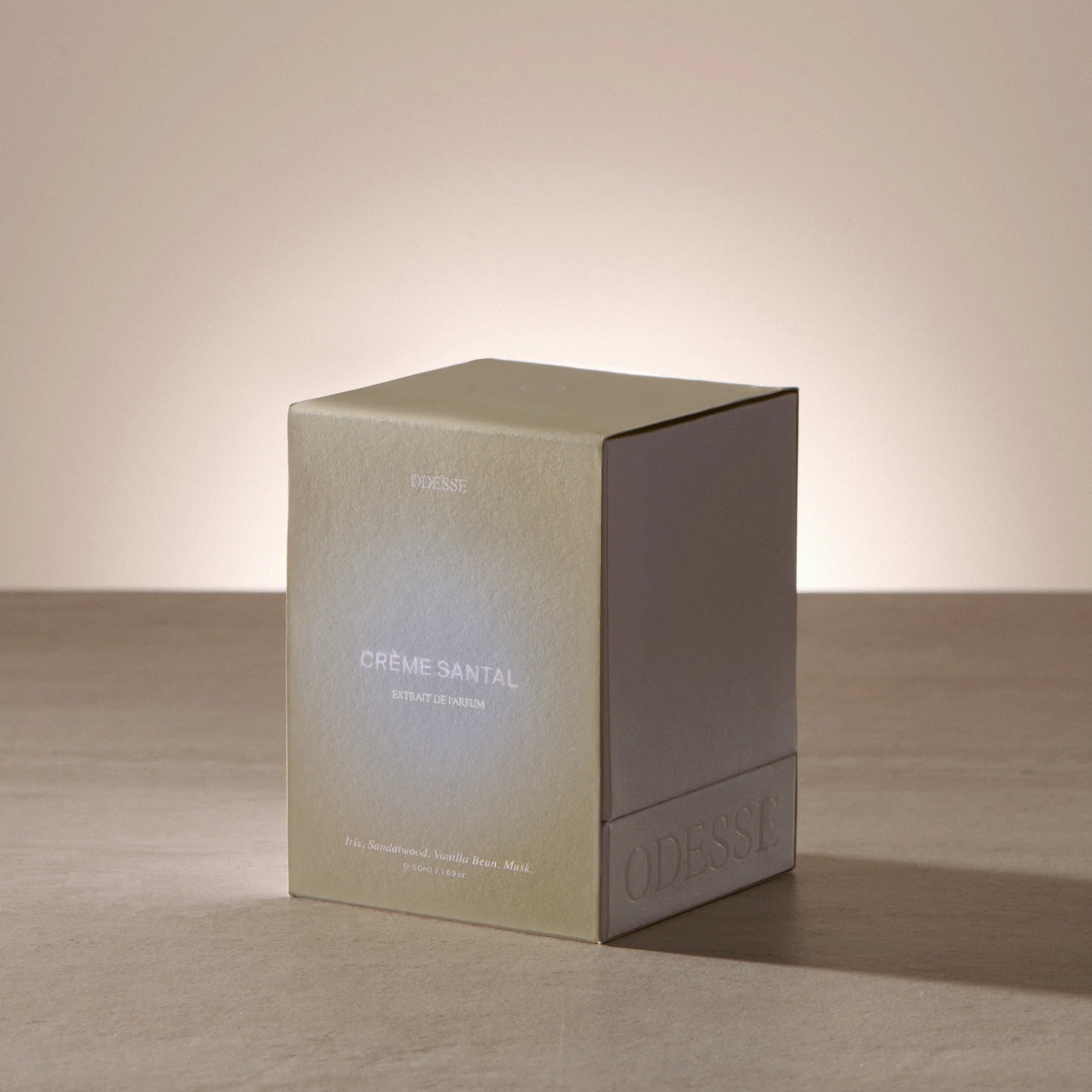 Smooth, creamy and oh-so-chic, Crème Santal is where soft florals meet warm woods and vanilla. With powdery iris, rich sandalwood and a touch of musk, she’s sophisticated, subtle and made for everyday luxury.
