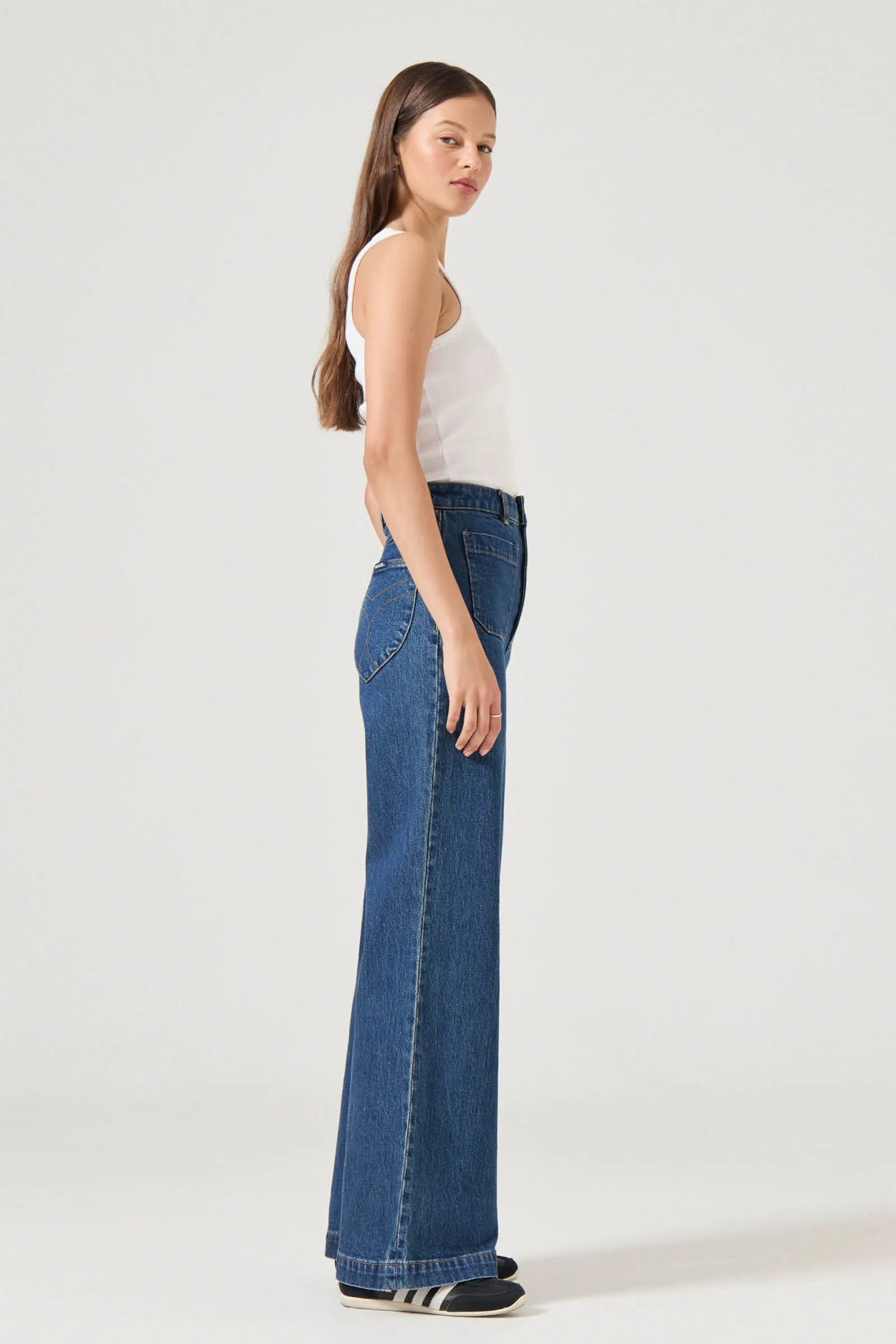 This is a super high-rise, wide leg jean, made with a comfort rigid denim. Fits true to size.


The Sailor Jean Long:
High rise, slim fit with a sailor wide leg
Fits smaller in the waist to eliminate gaps at the back waistband
Features Rolla's signature back pockets &amp; sailor style patch front pockets
Specially angled and shaped in the back for a truly peachy looking butt
Longer leg length, also available in regular
Zip closure
Made with vintage gold toned hardware


