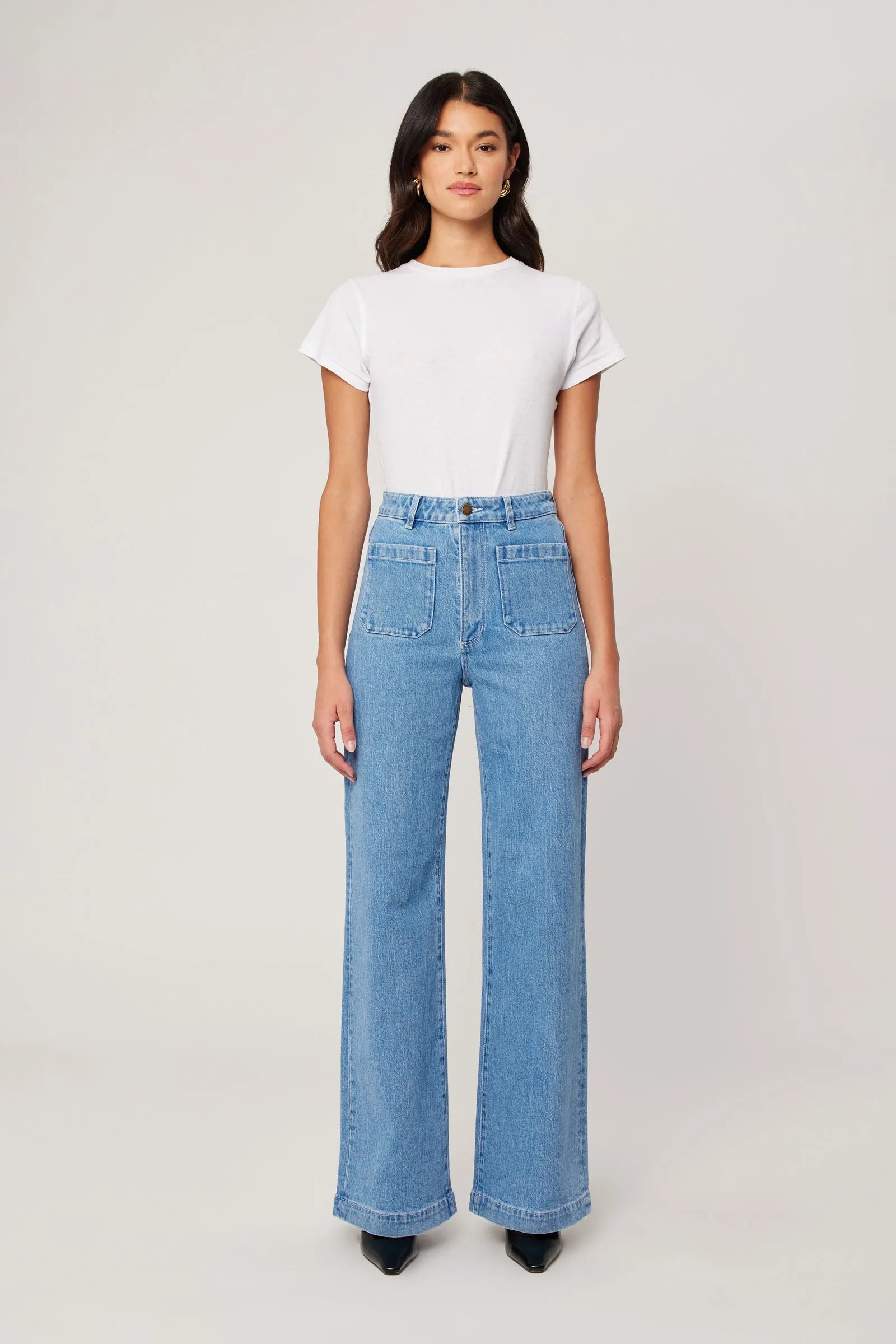The Sailor Jean Long:
High rise, slim fit with a sailor wide leg
Fits smaller in the waist to eliminate gaps at the back waistband
Features Rolla's signature back pockets &amp; sailor style patch front pockets
Specially angled and shaped in the back for a truly peachy looking butt
Longer leg length, also available in regular
Zip closure
Made with vintage gold toned hardware