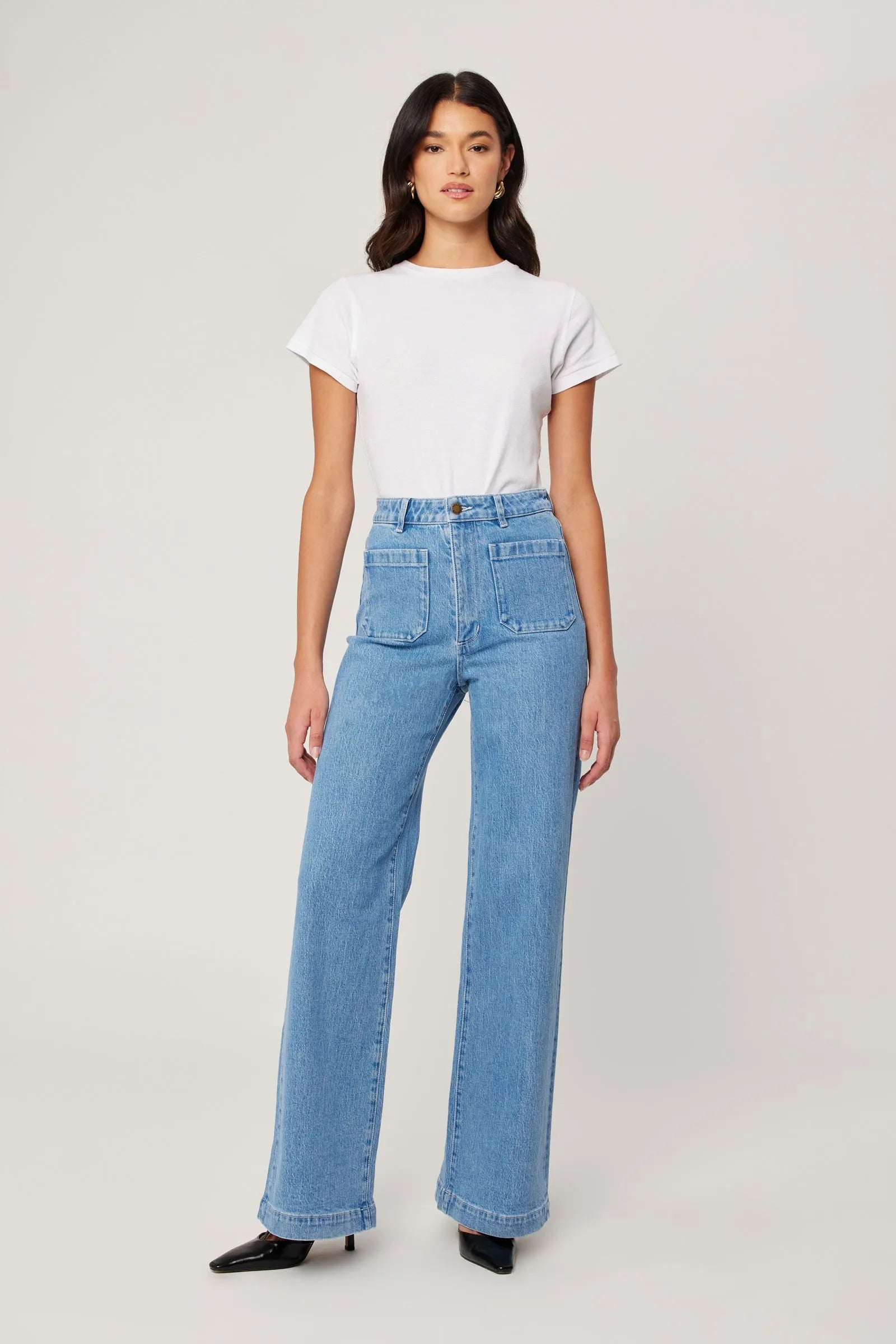 The Sailor Jean Long:
High rise, slim fit with a sailor wide leg
Fits smaller in the waist to eliminate gaps at the back waistband
Features Rolla's signature back pockets &amp; sailor style patch front pockets
Specially angled and shaped in the back for a truly peachy looking butt
Longer leg length, also available in regular
Zip closure
Made with vintage gold toned hardware