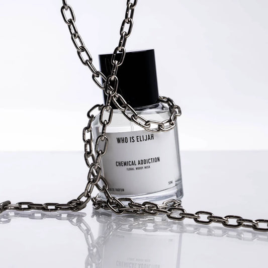 A fearless obsession that draws you deeper with every breath. A charged rush of mandarin, lemon, and bergamot ignites the senses, it is bright, sharp &amp; exhilarating, like the pulse of anticipation before something unforgettable.

As it warms, the scent reveals its sultry heart. Blackcurrant and white florals bloom in harmony, weaving a hypnotic trance of sweetness and raw sensuality.

The final act is an intimate embrace. Pink musk and blonde woods wrap around you like a second skin that is warm, magnet