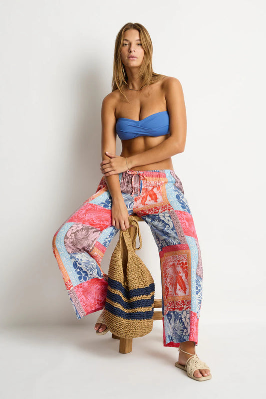 Dive into Coco Islands's dreamy summer collection, blending artisanal island motifs with bold pops of colour across Sea Level's signature silhouettes and easy essentials.
Soft touch fabric
Side pockets
Wide leg pant
Drawstring cord &amp; elastic waist
Fabric Composition:
100% Viscose