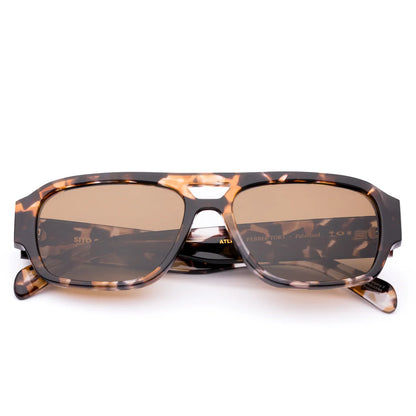 Wear your ticket to roam from sunrise to&nbsp;somewhere, no itinerary required. The Atlas Pebble Tort&nbsp;pairs bold confidence with a lightweight aviator&nbsp;frame that brings that anywhere energy: part&nbsp;jet-set, part road trip, all effortless cool. Crafted&nbsp;from durable yet lightweight eco acetate,&nbsp;with high-quality polarised UV lenses to keep your eyes&nbsp;covered from sunrise to somewhere.&nbsp; Designed in Australia, Atlas is ready for whatever’s next,&nbsp;no itinerary needed. Feels li