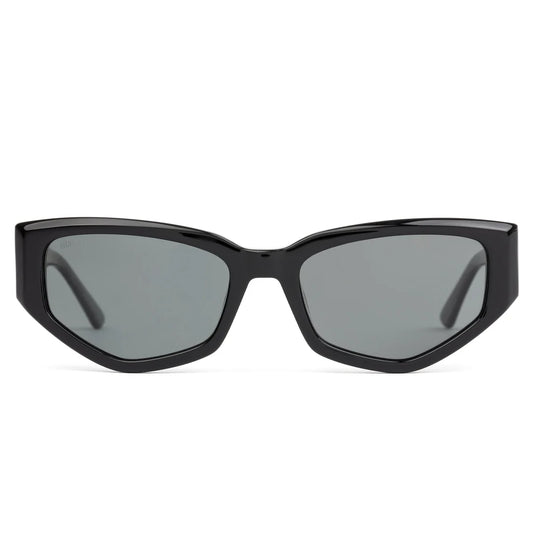 Unleash your inner gem with the Diamond frame! Geometric angles along the base create a stunning diamond-like effect, while beveled edges add an elevated touch. Embrace edgy sophistication with a twist of geometric flair.

Diamond’s medium to large style fit captures the essence of bold elegance enhancing oval, square, and heart-shaped faces.