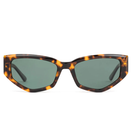 Unleash your inner gem with the Diamond frame! Geometric angles along the base create a stunning diamond-like effect, while beveled edges add an elevated touch. Embrace edgy sophistication with a twist of geometric flair.

Diamond’s medium to large style fit captures the essence of bold elegance enhancing oval, square, and heart-shaped faces.