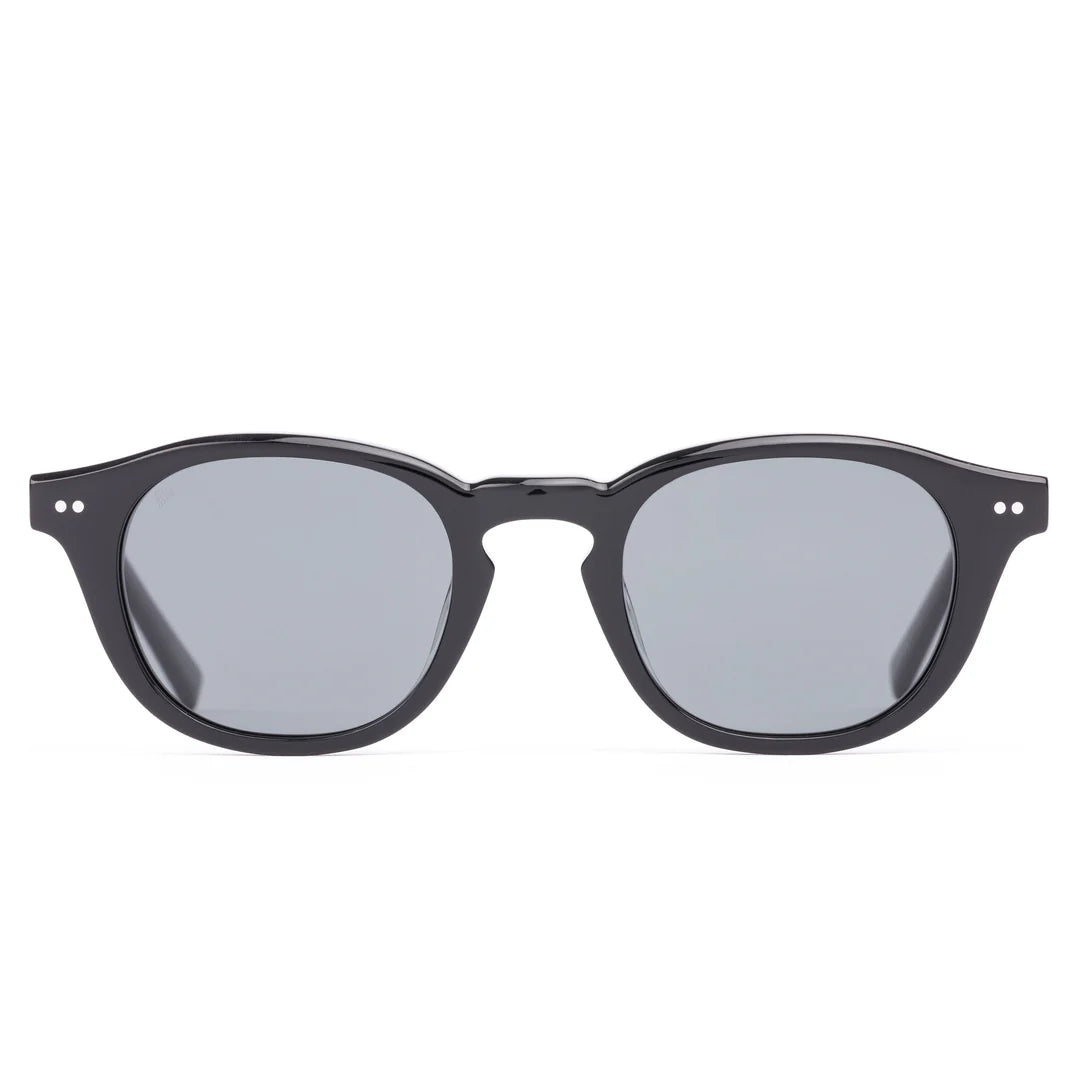 Did someone say ‘classic gentleman’? Elio unlocks timeless black tie with smooth curves and a distinctive keyhole nose bridge.

Will make you feel like you’ve just slid on a silk suit jacket, even if you’re only in chinos and a tee.&nbsp;

Best worn while… cruising along the coast

Style me with… a linen shirt, chinos, and an understated confidence.

A medium fit, this frame complements a variety of face shapes.

Designed in Australia.