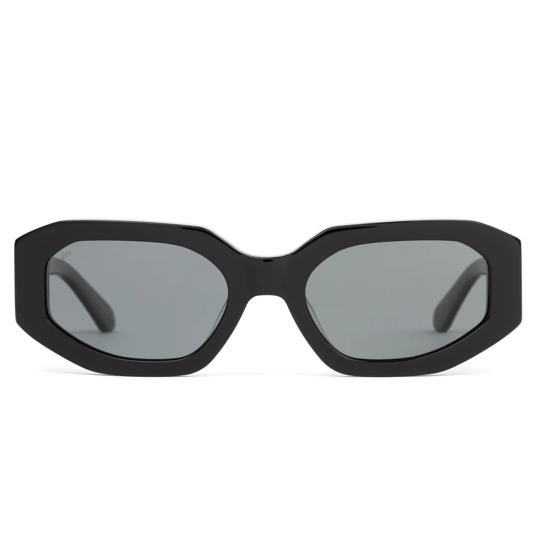 Make a juicy statement with bold angles that are impossible to ignore! Juicy is all about turning heads and embracing edgy angles in style. The wide temples add an extra dash of flair, making these shades your go-to choice for a modern and trendy look.

Designed in a medium size and angular shape, they suit a wide range of face shapes, letting you rock your unique style with confidence.