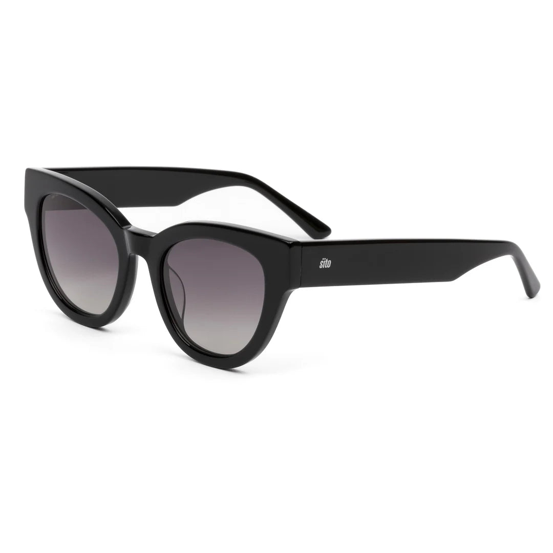 Elevate your look with a touch of Soul Fusion! The dynamic combination of pronounced angles and a rounded base brings a transformative dimension that's sure to catch eyes. Own your style confidently and make a statement wherever you roam.

Designed with females in mind, this oversize frame boasts a medium fit, offering boldness and versatility that suits a range of face shapes.

Designed in Australia.