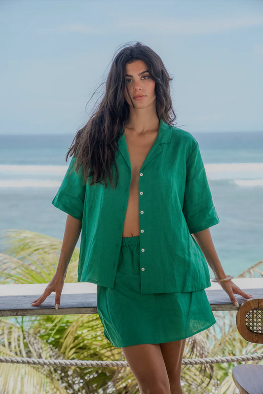 The Lou - Offering a relaxed fit she's classic and cool and designed for trans seasonal wear. Pair back with our Luna Shorts, Nia Pants or Winnie Mini Skirt for the perfect set.&nbsp;


Hand dyed using&nbsp;100% Linen.