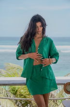 The Lou - Offering a relaxed fit she's classic and cool and designed for trans seasonal wear. Pair back with our Luna Shorts, Nia Pants or Winnie Mini Skirt for the perfect set.&nbsp;


Hand dyed using&nbsp;100% Linen.