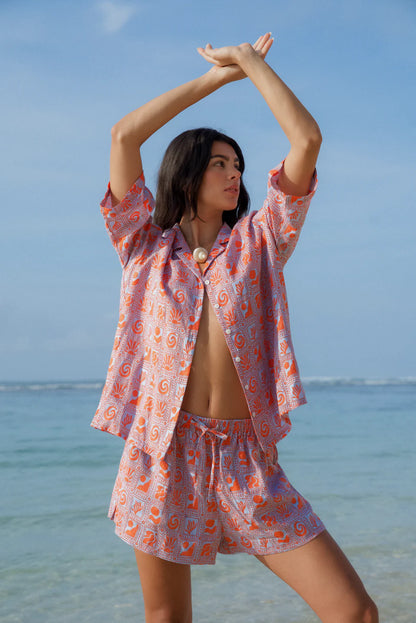 The Lou - Offering a relaxed fit she's classic and cool and designed for trans seasonal wear. Pair back with our Luna Shorts or Nia Pants for the perfect set.&nbsp;

A Pops + Co exclusive print. Hand drawn and printed on 100% Linen.