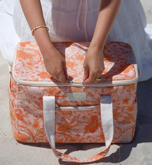 The&nbsp;Del Sol&nbsp;large cooler bag&nbsp;features sunlit oranges and golden yellows against a soft apricot backdrop. With insulated lining and a wipe-clean interior, Del Sol is designed to be both cheerful and functional.&nbsp;A roomy 27L design, made for family picnics, beach feasts and outdoor celebrations.

- Premium and durable&nbsp;recycled&nbsp;polyester&nbsp;fabric&nbsp;made from plastic bottles&nbsp;

-&nbsp;W40 x D26 x H26cm (27L)

- Insulated internal lining

- Seek sun protection with a matchi