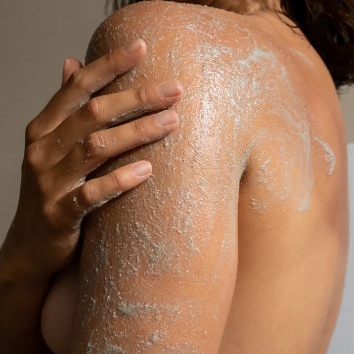 Smooth and brighten your skin with our all-natural Australian-made Wildfields Exfoliating Body Scrub and Mask. Mineral-rich Epsom salts gently buff away dullness, while purifying kaolin clay draws out impurities and fine pumice softens rough patches. Enriched with nourishing sunflower oil, antioxidant-rich spirulina, and natural Vitamin E, it restores your skin's natural glow. The uplifting aromatherapy blend of orange and bergamot mingles with soothing jasmine, creating a natural self-care ritual that refr