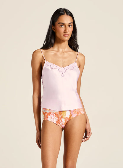 Tiger Lily -&nbsp;Meet the Kit Cami—an effortlessly elegant piece crafted with a soft V neckline, adjustable straps, and intricate embroidered detailing. Designed to drape beautifully with a luxurious handfeel, it brings a touch of timeless sophistication to any outfit. Pair with shorts or a floaty skirt for an ensemble that works from casual days to special summer moments.

Product Details:

Soft v neckline
Adjustable straps
Embroidery details
Delicate drape, luxe handfeel