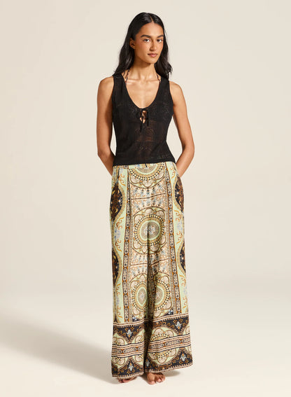 A relaxed fit wide leg pant, with a fitted waistband with a gathered elastic panel in the back and finished with an invisible zip for the perfect fit.