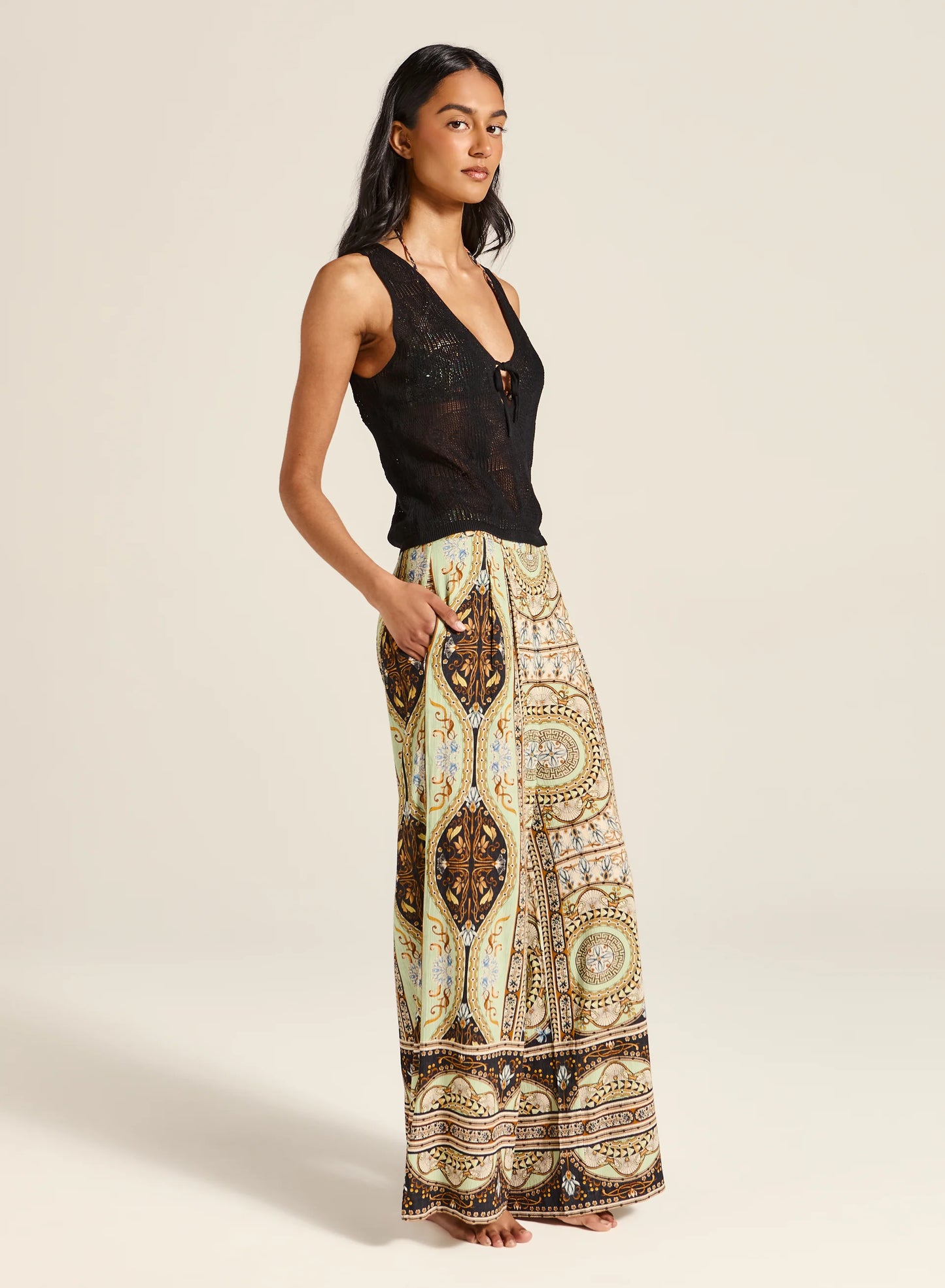 A relaxed fit wide leg pant, with a fitted waistband with a gathered elastic panel in the back and finished with an invisible zip for the perfect fit.