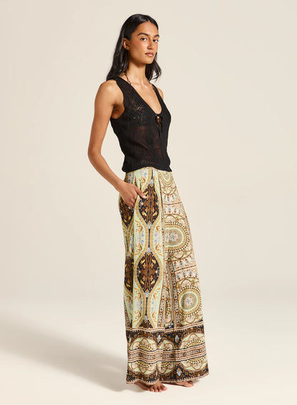 A relaxed fit wide leg pant, with a fitted waistband with a gathered elastic panel in the back and finished with an invisible zip for the perfect fit.