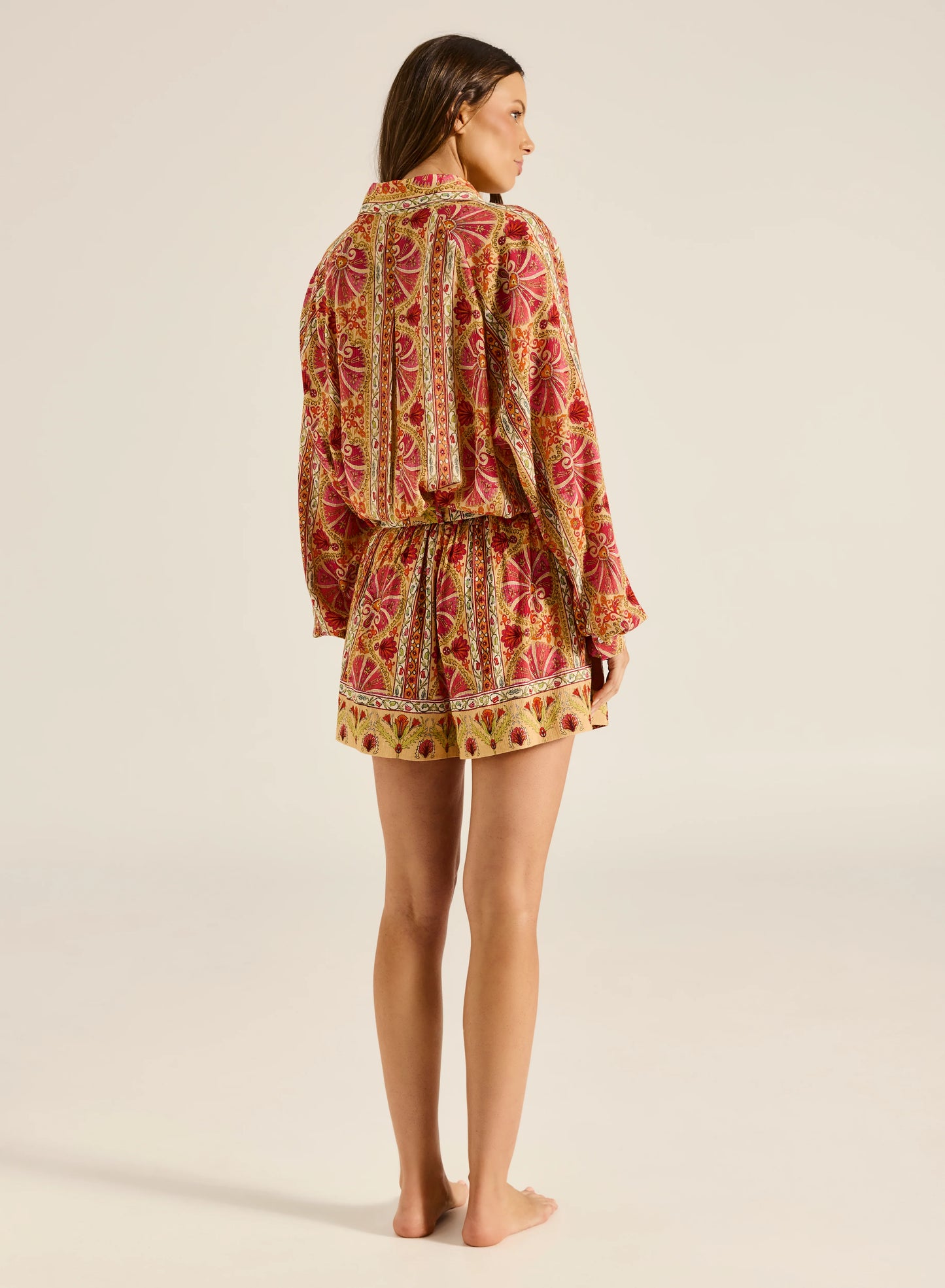 These beautifully lightweight shorts are made from a soft, breathable fabric and showcase a stunning border print. An elasticated back waistband and adjustable tie-up belt ensure effortless comfort and style.