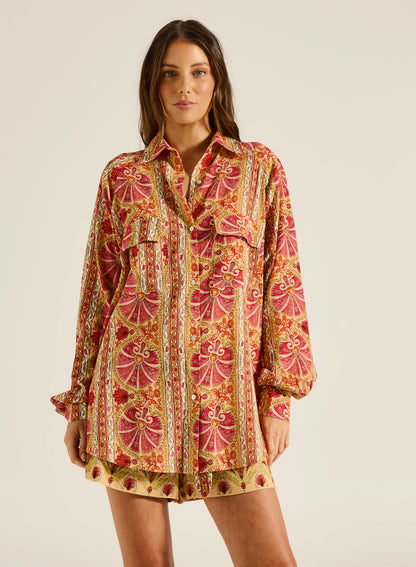 A go-to piece for everyday ease, this shirt delivers effortless style with its subtly oversized fit and relaxed raglan sleeves. Finished with Mother-of-Pearl buttons and patch pockets, it’s a versatile staple that brings laid-back chic to any look.

Product Details:

Classic shirt shape
Patch pockets
Slightly oversized fit
Mother of Pearl buttons at placket and cuff
Long lenth for more coverage
Soft Light Weight Fabrication