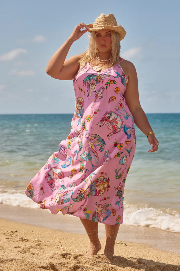 SABBI - THE YOU'RE BEAUTIFUL MAXI DRESS 

Crafted from breathable and lightweight 100% linen fabric, this dress by SABBI is a mermaid lovers must have. With adjustable straps, front and back seam, this bias cut dress is so easy and comfy to wear!