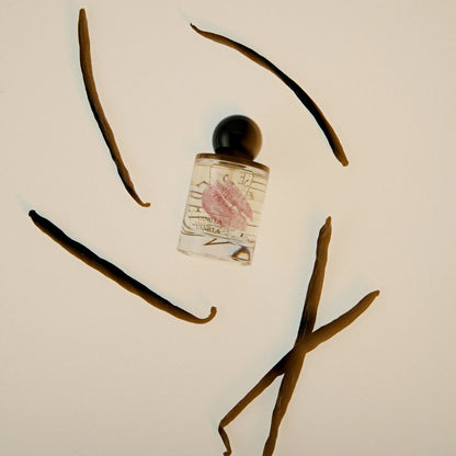 Decadent and delicious, Vanilla Vanilla is a mouthwatering medley of rich Madagascan vanilla, brown sugar and Brazilian tonka bean. Her sweetness is perfectly balanced with fresh jasmine and warm amber and earthy patchouli. So so good, we named her twice.
