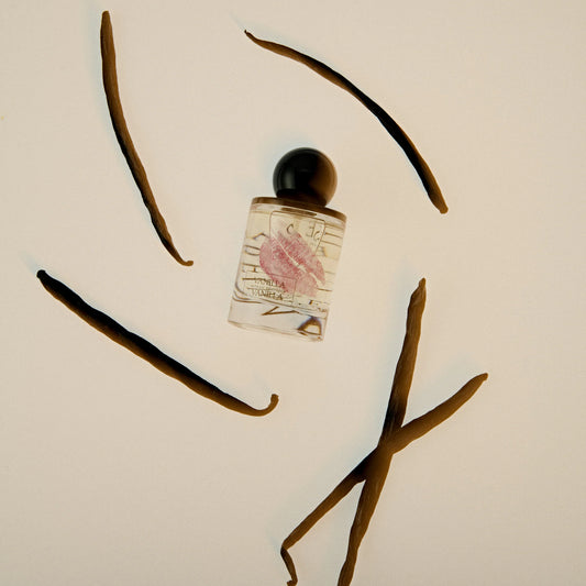 Decadent and delicious, Vanilla Vanilla is a mouthwatering medley of rich Madagascan vanilla, brown sugar and Brazilian tonka bean. Her sweetness is perfectly balanced with fresh jasmine and warm amber and earthy patchouli. So so good, we named her twice.
