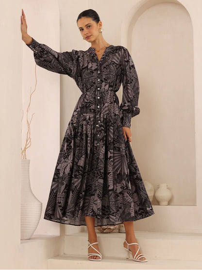 Elegant. Feminine. Effortlessly chic. The Palm Maxi Dress&nbsp;in an exclusive tropical noir print redefines laid-back luxury. Crafted with a premium blend of rayon, linen, and viscose, this dress brings breathability, texture, and fluid drape—perfect for balmy days or dressed-up evenings.