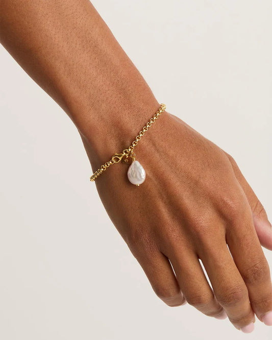 Connect with your inner peace when you wear our&nbsp;Embrace Stillness Pearl Bracelet.&nbsp;This elegant belcher chain bracelet features a natural baroque coin pearl, bringing you tranquillity so you can embrace harmony within. Each piece will be completely unique as our natural freshwater pearls hold infinite variations in shape and lustre.