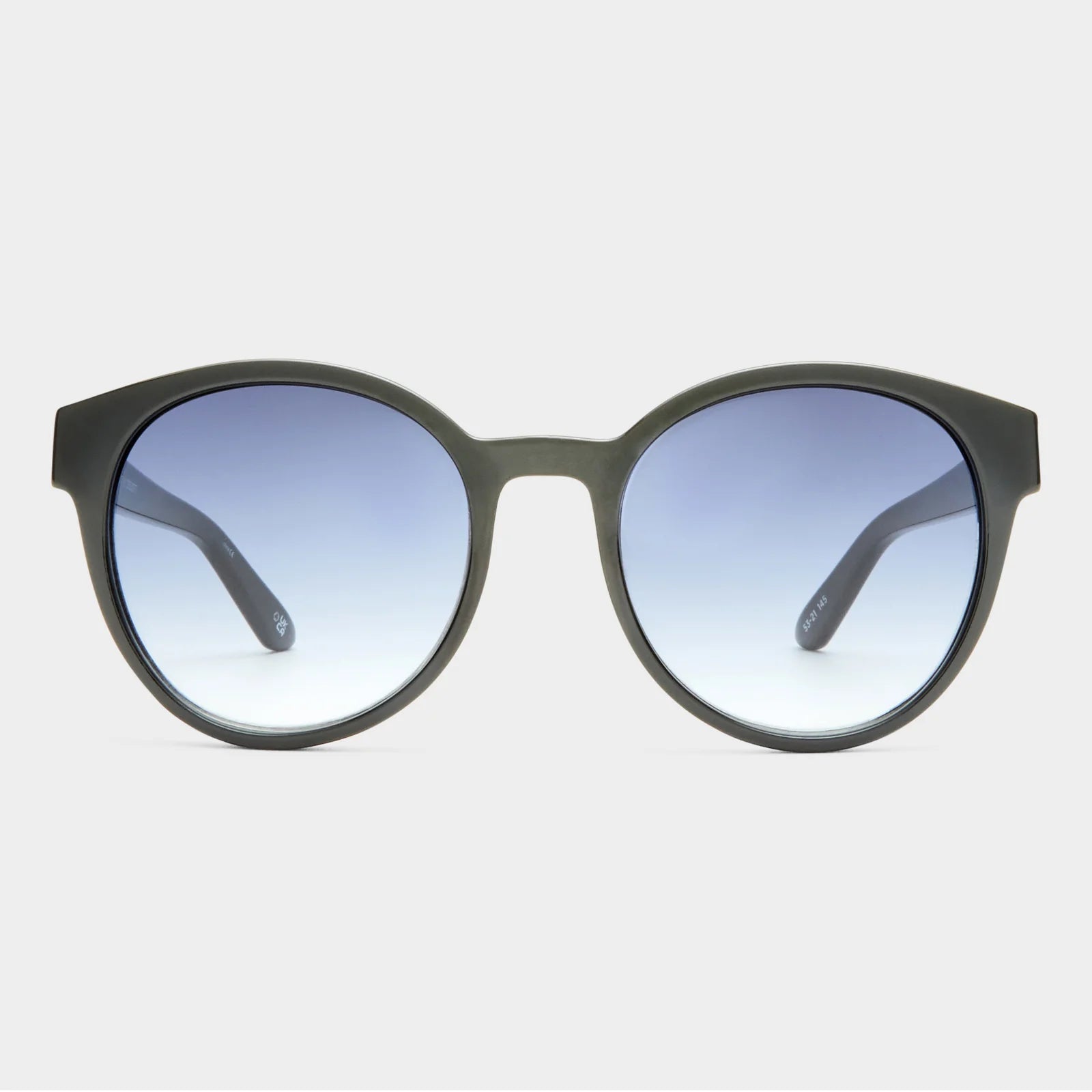 Oversized and feminine, our PARAMOUNT sunglasses offer an everyday look for all face shapes. This refined glamourous round style is designed with a modern flat profile and iconic Le Specs flag stripe metal hardware on both temples.