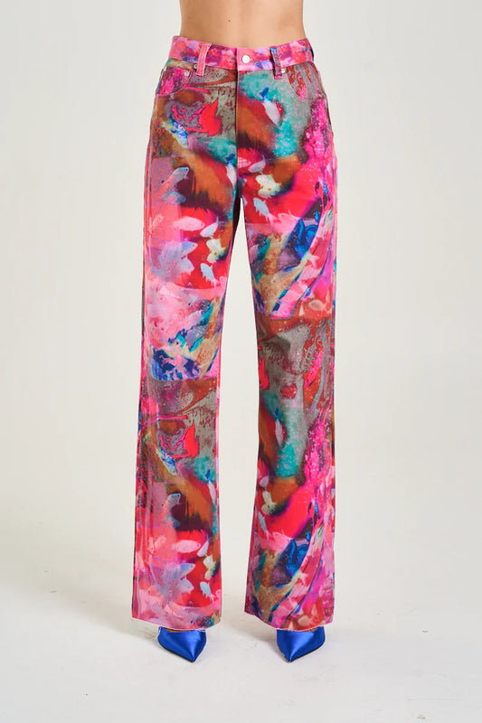 A classic Jean elevated by the vibrant Fish Tank print. Boasting a flattering straight leg fit that hugs your hips and waist, and a raw hemline, these jeans are not only stylish, but comfortable and versatile.