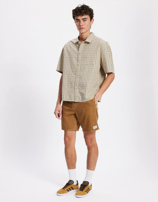 Easy, breathable, and timeless — the Longreach Relaxed SS Shirt is made for laid-back days under the sun. Featuring a classic plaid print in earthy tones, this short sleeve shirt brings a relaxed sophistication to your off-duty wardrobe.