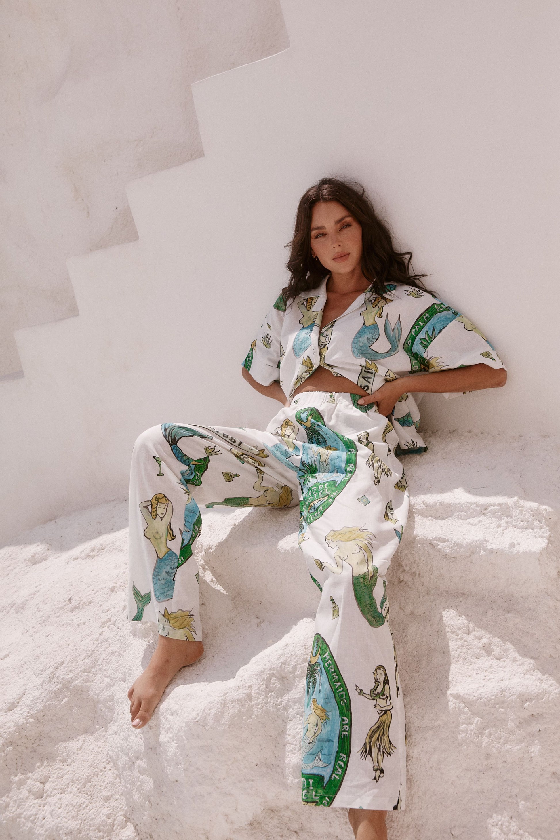 Crafted from luxurious linen, these pants will take you from beach to bar. Featuring a relaxed and comfy fit, side pockets, back pockets and elastic waist.