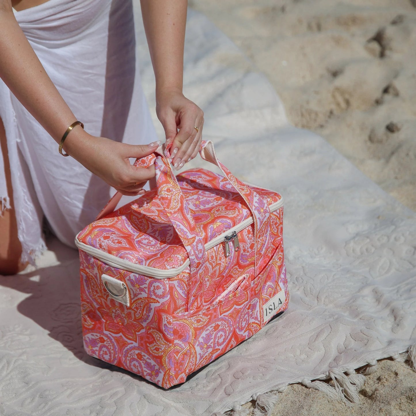 The Paisley small cooler bag has an intricately hand-painted bohemian print, vibrant in detail and colour. Lined with insulation to keep food and drinks cool, Paisley is practical and elevates everyday moments - perfect for workdays, school or park picnics.