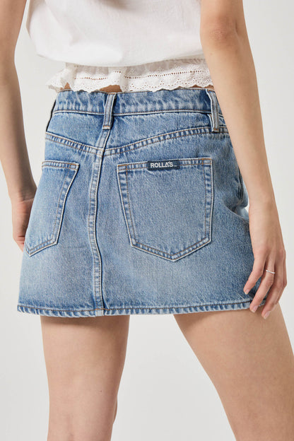 The 90s Relaxed Mini:
Mid rise relaxed mini skirt
Finished hem at mid thigh
Button fly
Made with a non stretch denim for an authentic vintage look
Will soften and shape to the body with wear
Lennon Vintage is a worn in, authentic mid blue Vintage look wash
Made with 100% Cotton