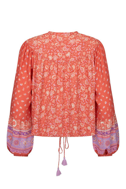 The SPELL Sunshine Bandit Blouse in Cayenne is crafted for the wild romantics. Our blouse is incredibly flattering, featuring a drawstring tie hem that can be left loose with the hem skimming the hips or pulled to the waist for a cropped option. Our blouse is elevated with neck ties and drawstring hem ties including handmade tassels, billowing sleeves and elegant gathers at the yoke. 